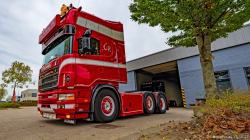 20251019-Tom-Holding-00243